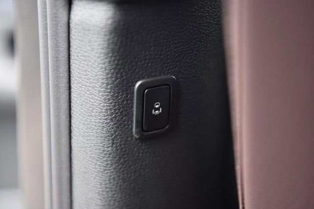 New 2025 Volkswagen ID. Buzz Pro S image 25