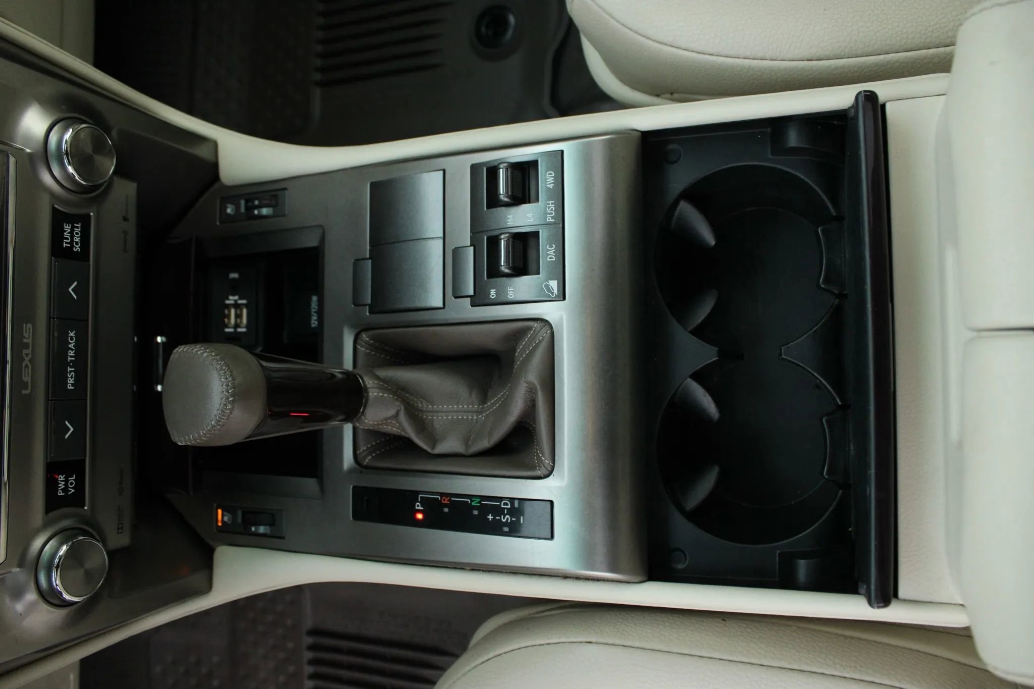 Used 2019 Lexus GX 460 Premium w/ Premium Package image 28