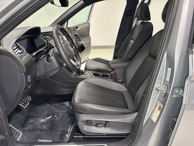Used 2023 Volkswagen Tiguan SE R-Line FWD image 16