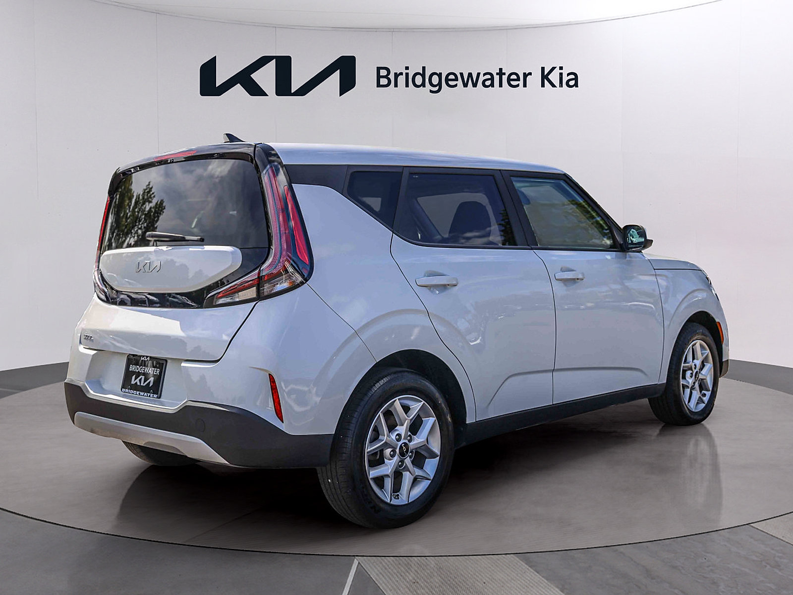 Certified 2025 Kia Soul LX w/ LX Technology Package FWD image 6