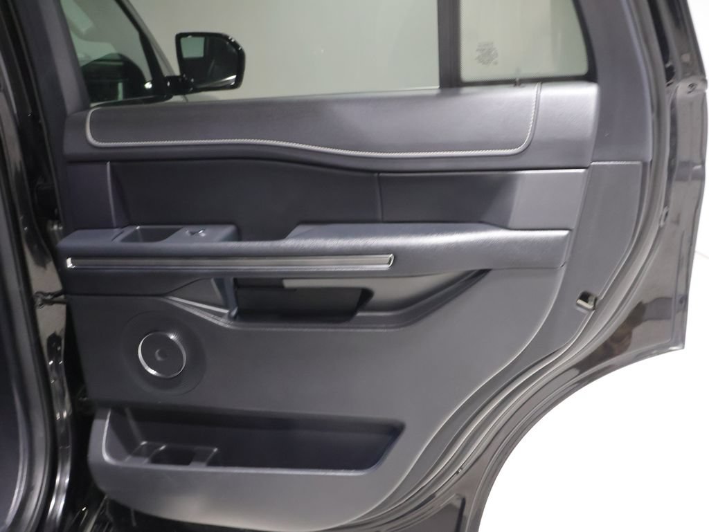 Used 2023 Ford Expedition XLT AWD/4WD image 21