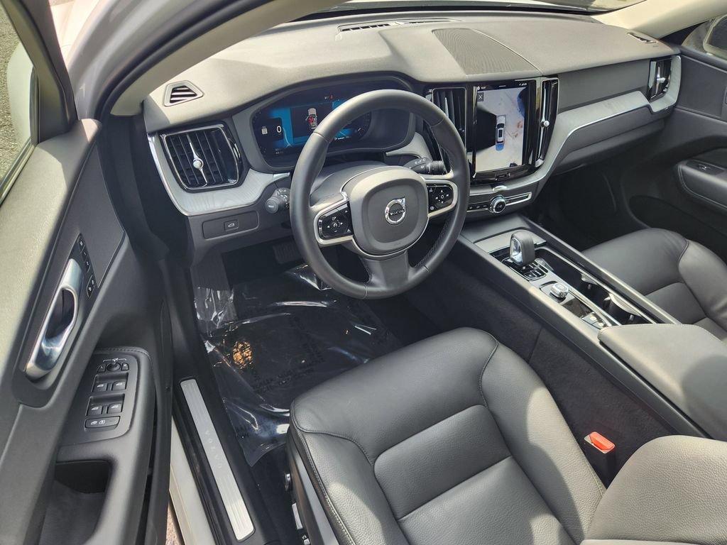 Certified 2025 Volvo XC60 B5 Plus AWD/4WD image 16