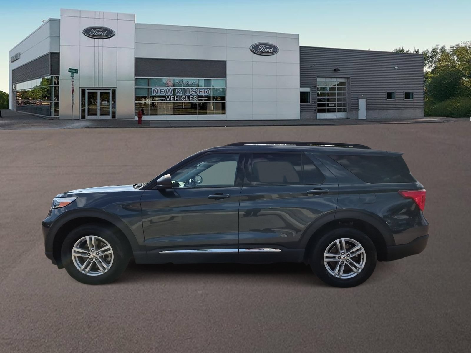 Used 2023 Ford Explorer XLT w/ Equipment Group 202A AWD/4WD image 6