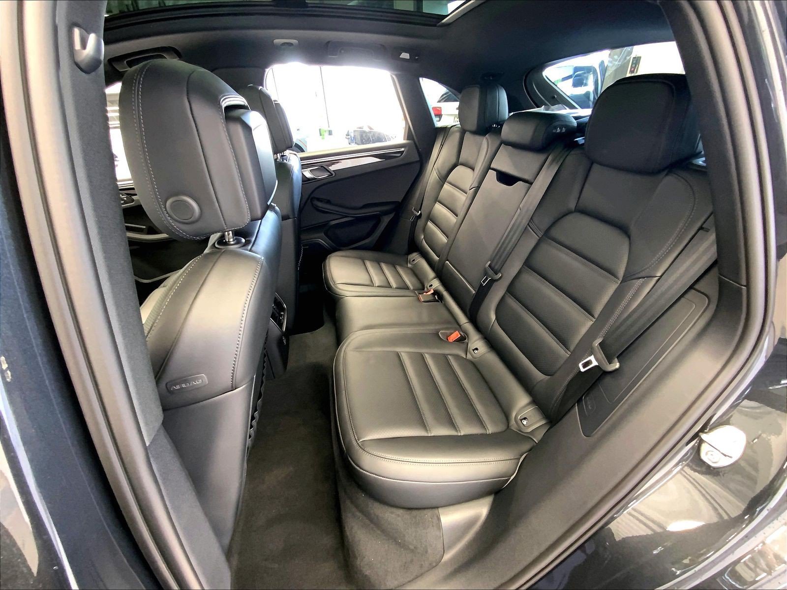 Certified 2026 Porsche Macan AWD/4WD image 23