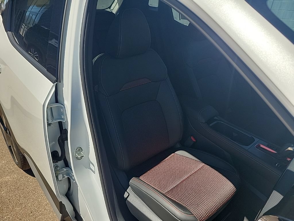 New 2025 Nissan Kicks SR FWD image 38