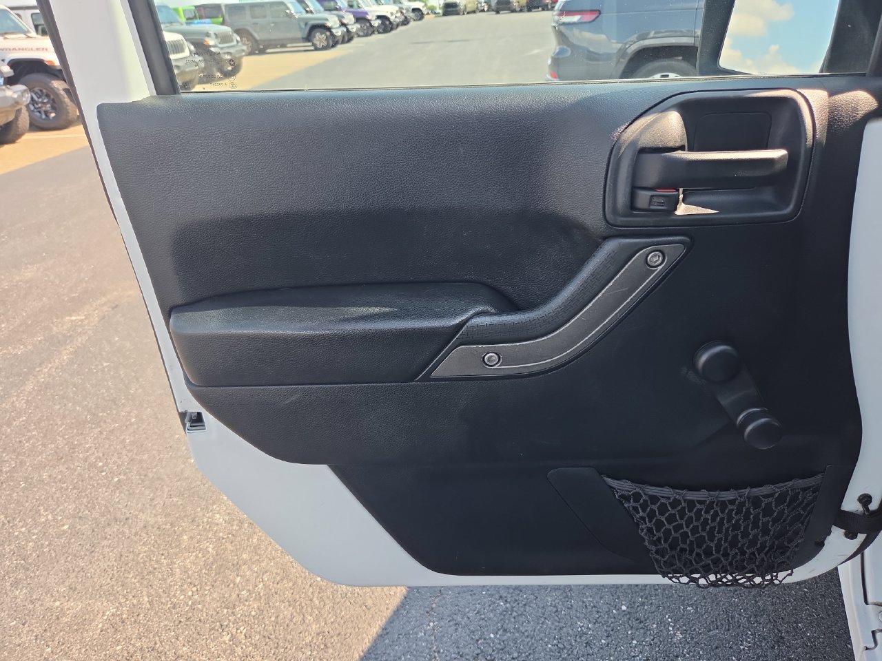 Used 2016 Jeep Wrangler Unlimited Sport w/ Connectivity Group AWD/4WD image 18