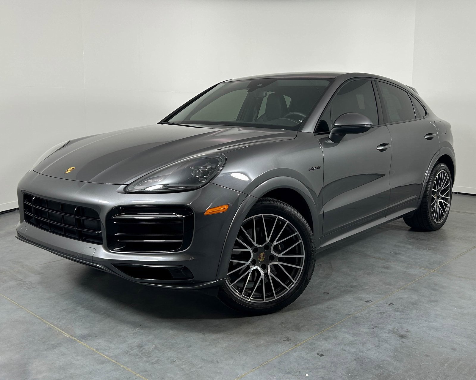Used 2023 Porsche Cayenne Coupe video 1