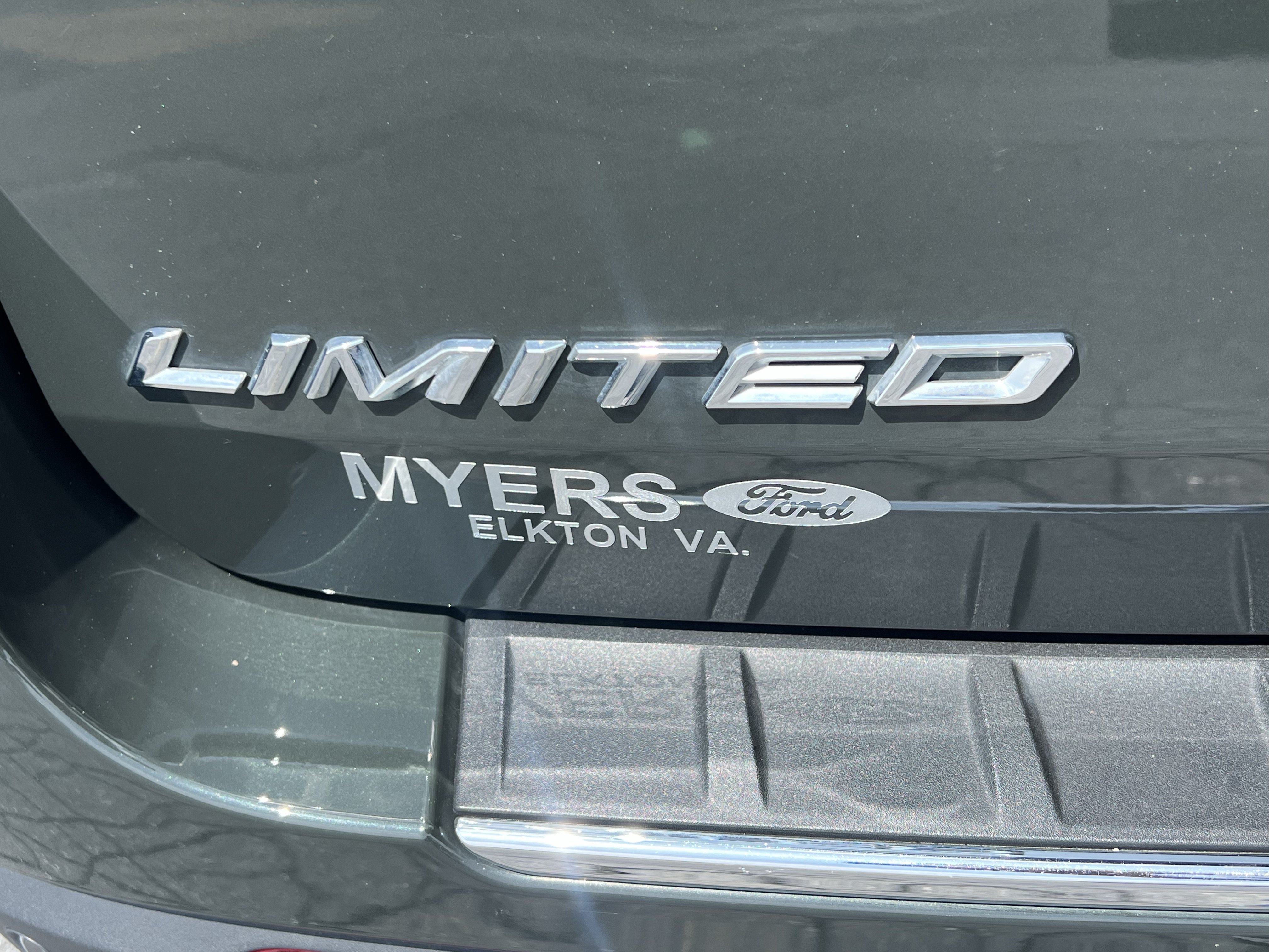 Used 2023 Ford Explorer Limited w/ Limited Technology Package AWD/4WD image 10