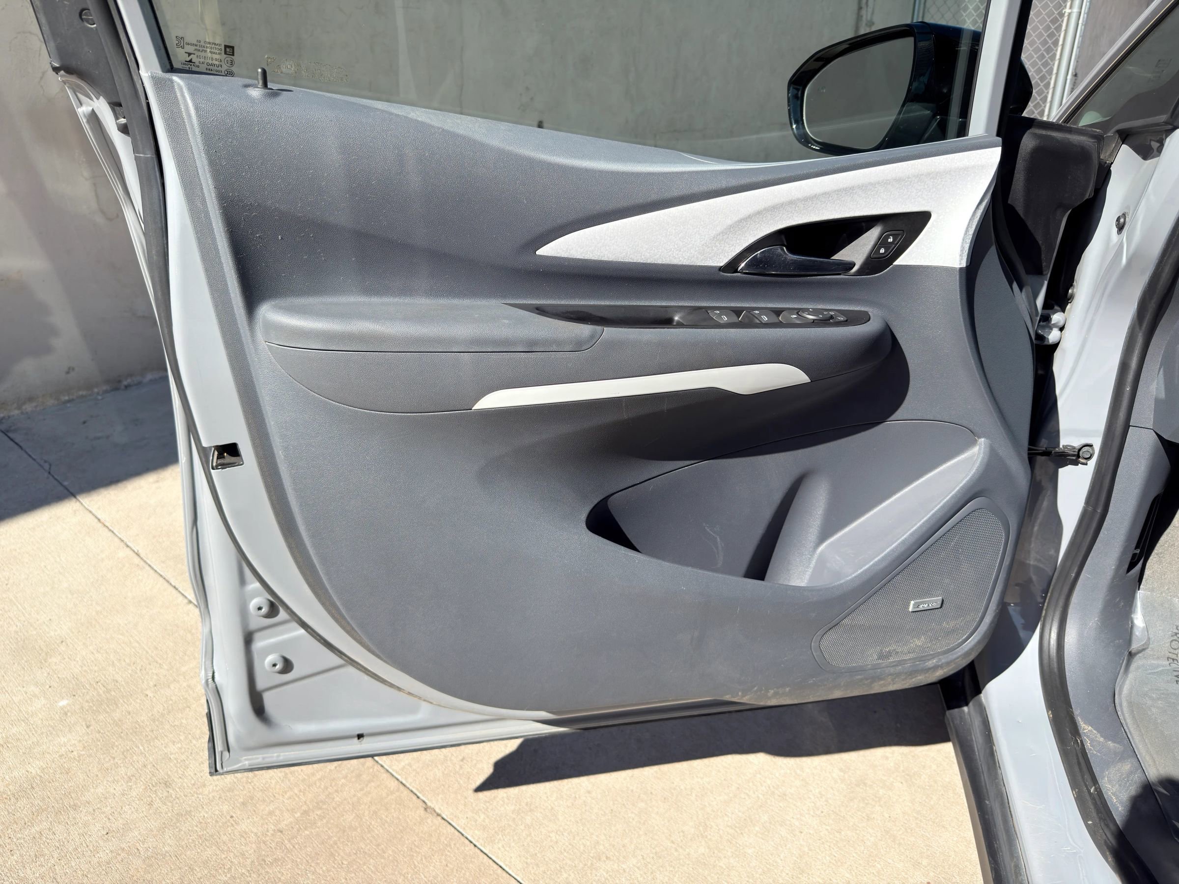 Used 2020 Chevrolet Bolt Premier w/ Infotainment Package image 23