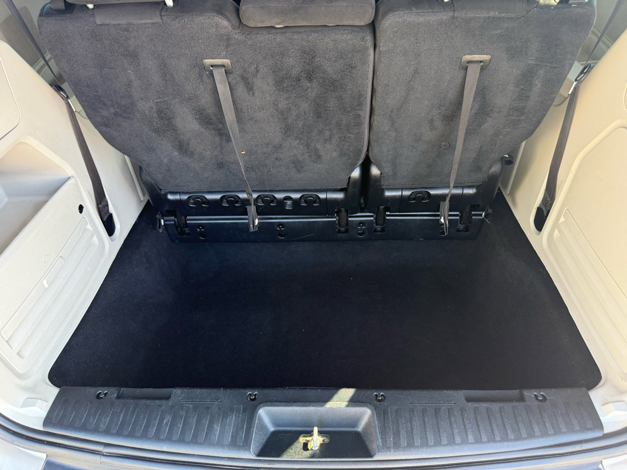 Used 2016 Dodge Grand Caravan SXT image 51