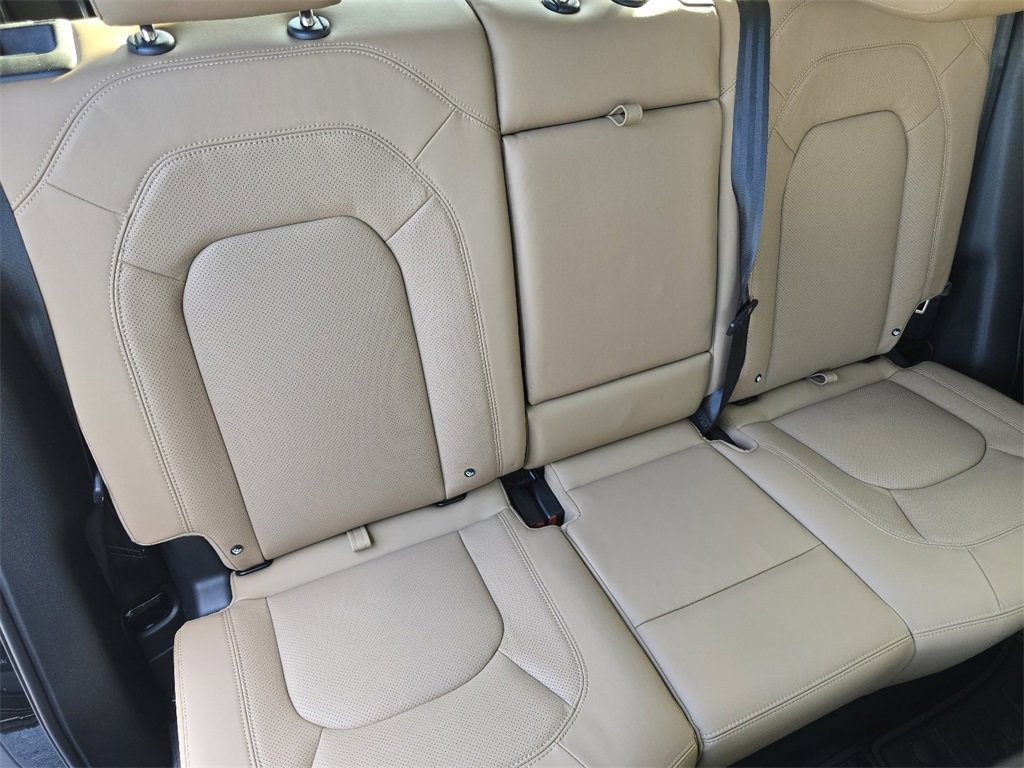 New 2025 Land Rover Defender 110 S image 31