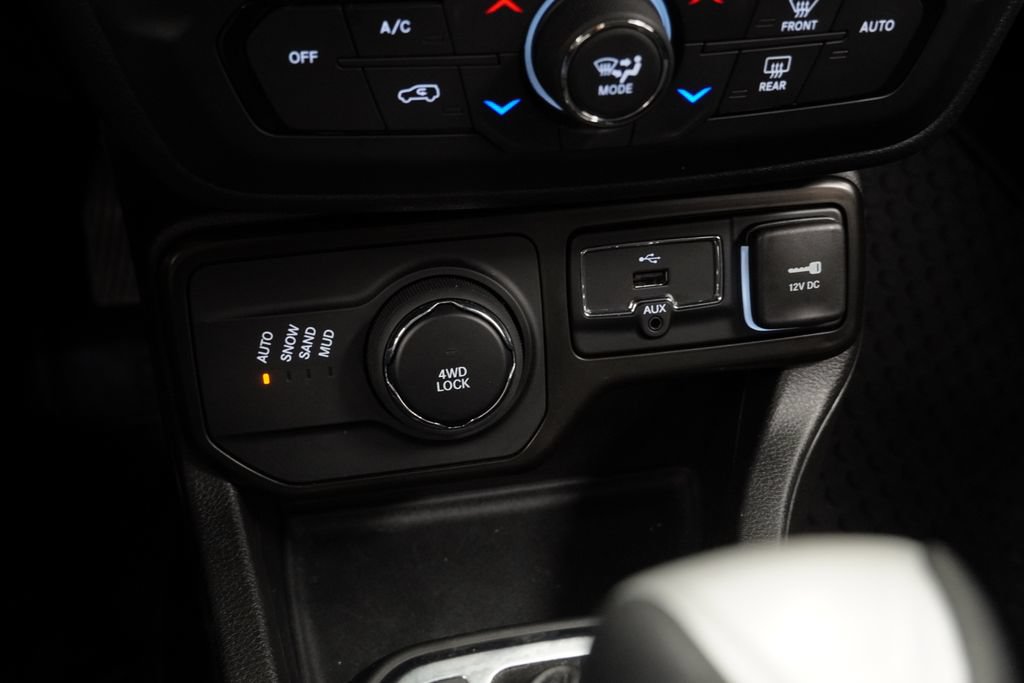 Certified 2023 Jeep Renegade Altitude AWD/4WD image 35