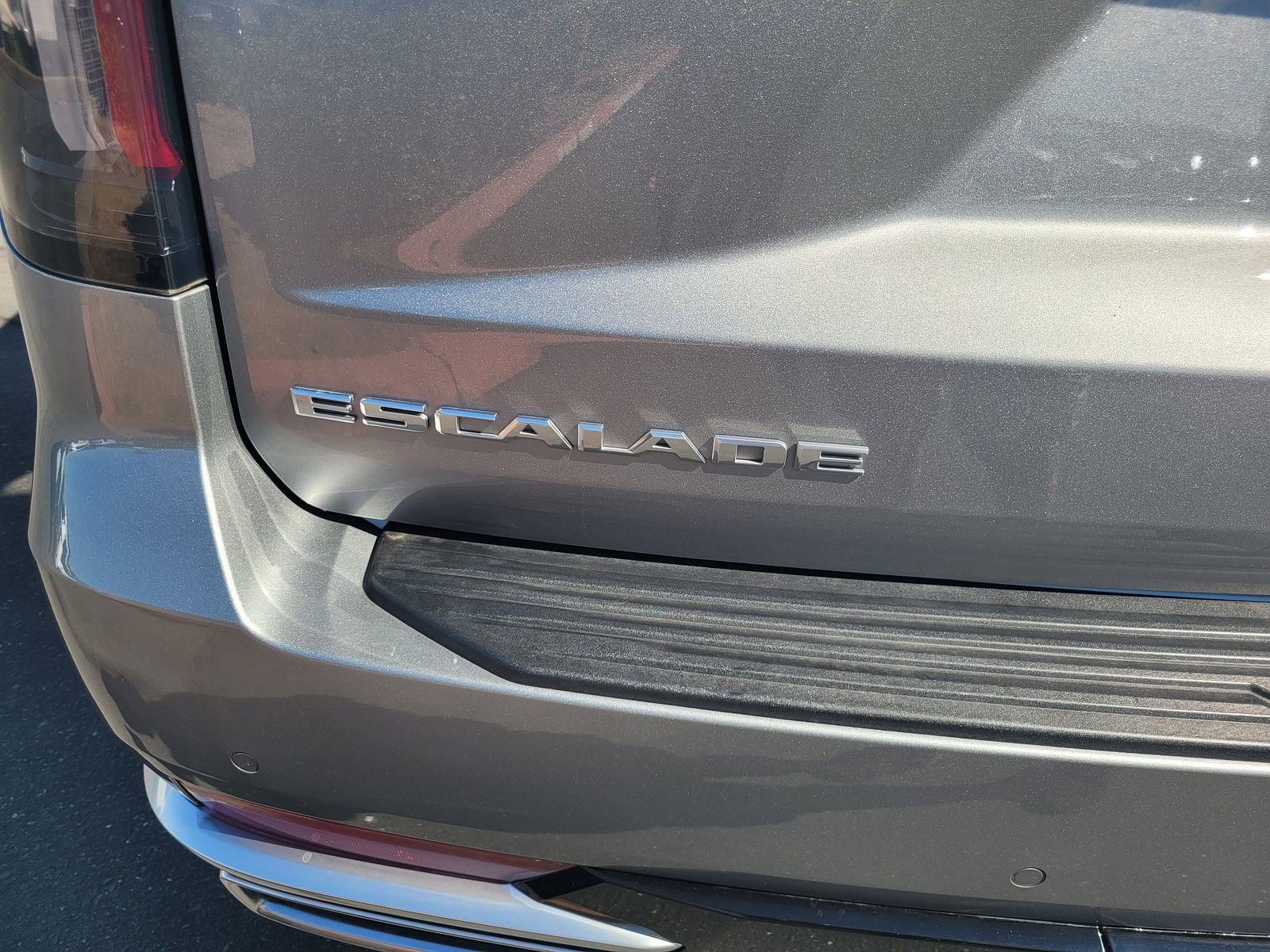 Used 2023 Cadillac Escalade Premium Luxury AWD/4WD image 6