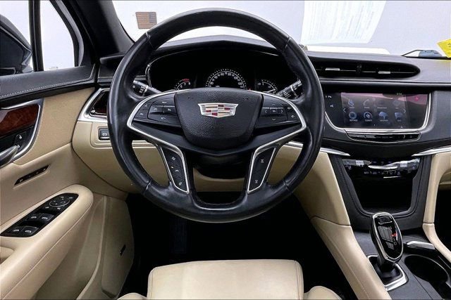 Used 2017 Cadillac XT5 Premium Luxury w/ Driver Assist Package image 4