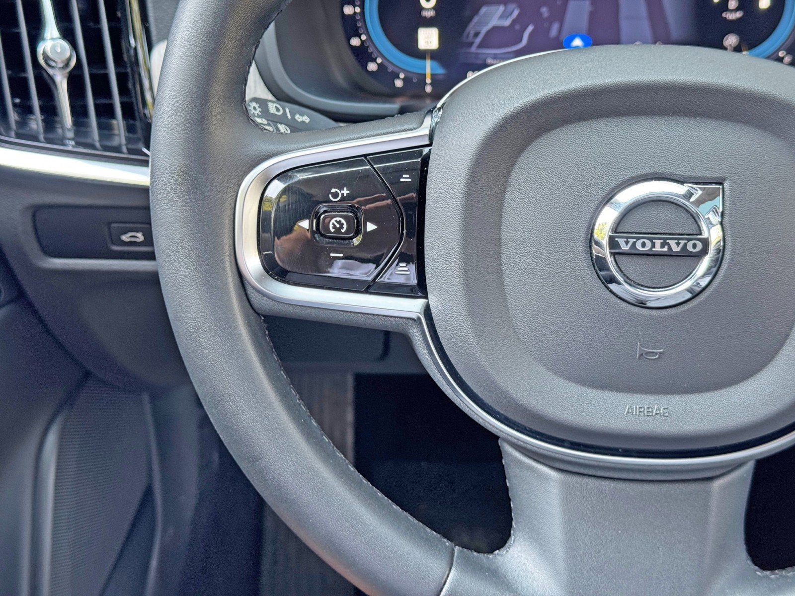 Used 2023 Volvo S90 B6 Plus w/ Protection Package Premier image 20