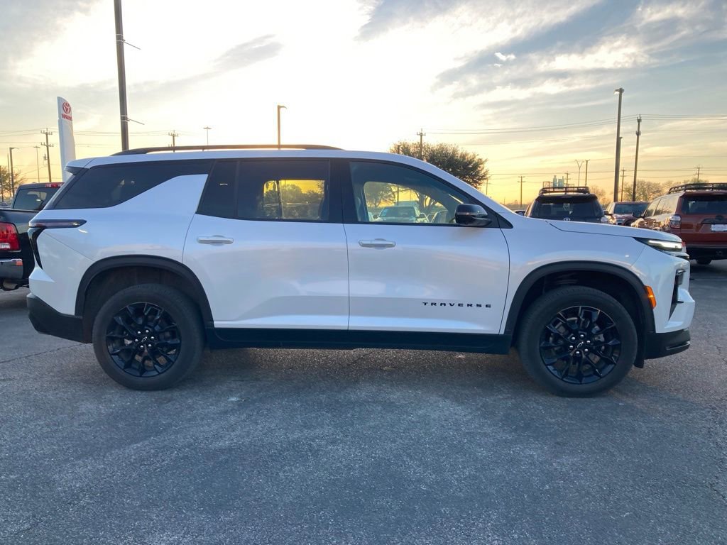 Used 2024 Chevrolet Traverse LT w/ Midnight/Sport Edition image 4