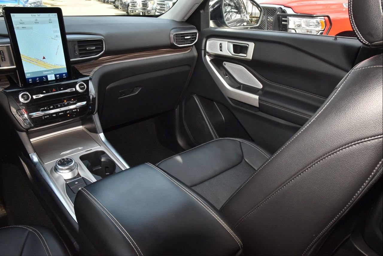 Used 2023 Ford Explorer Limited w/ Limited Technology Package image 12