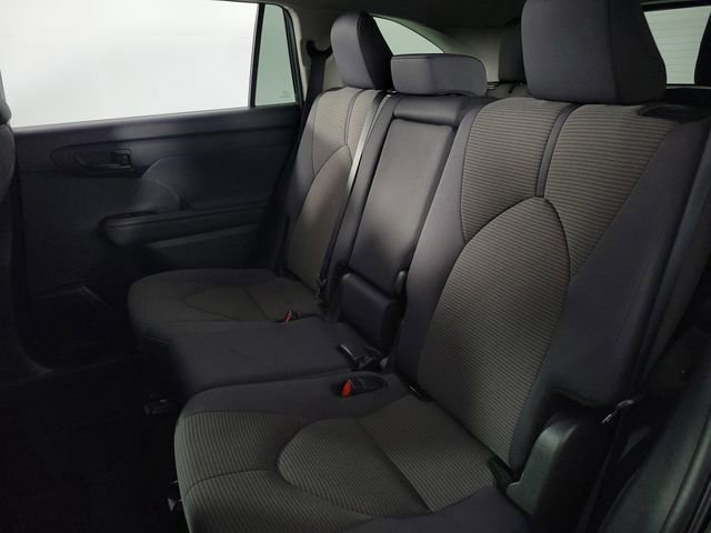 Used 2024 Toyota Highlander LE AWD/4WD image 18
