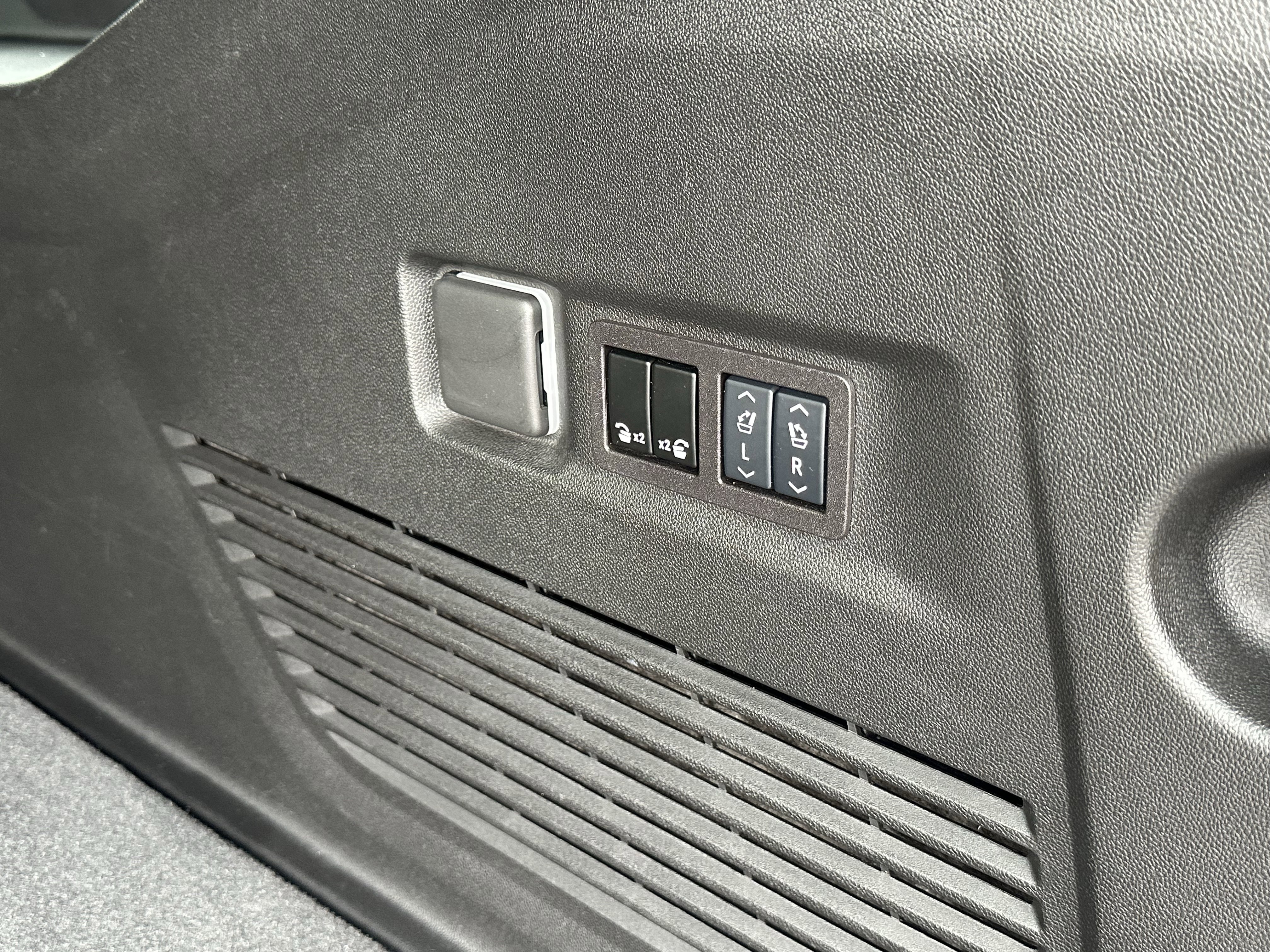 Used 2025 Chevrolet Suburban High Country w/ Sun And Tow Package image 52