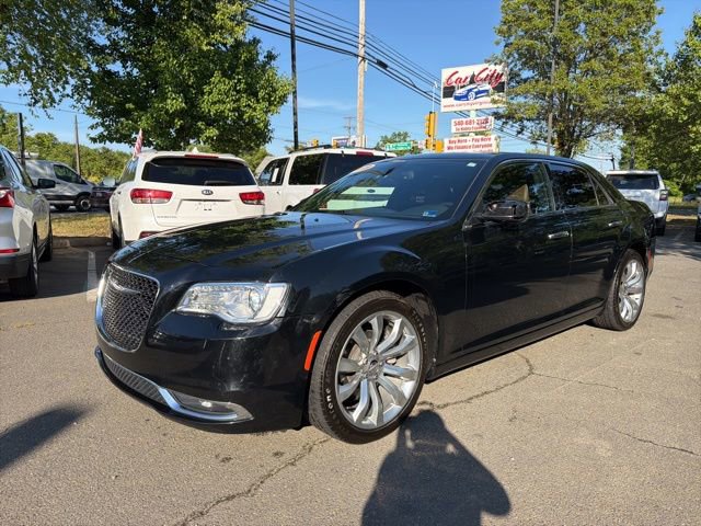 Used 2019 Chrysler 300 Limited RWD image 2