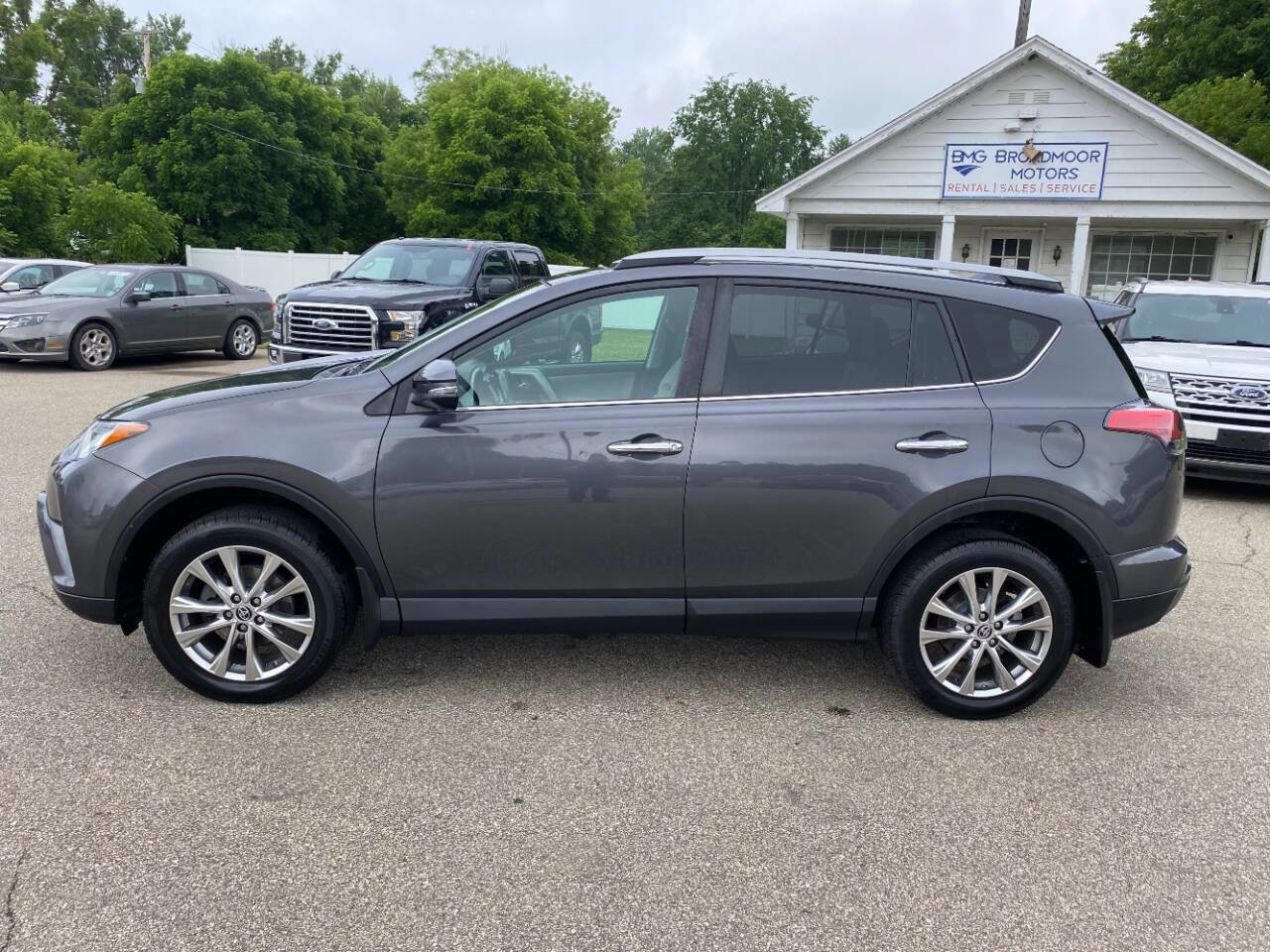 Used 2018 Toyota RAV4 Limited image 2