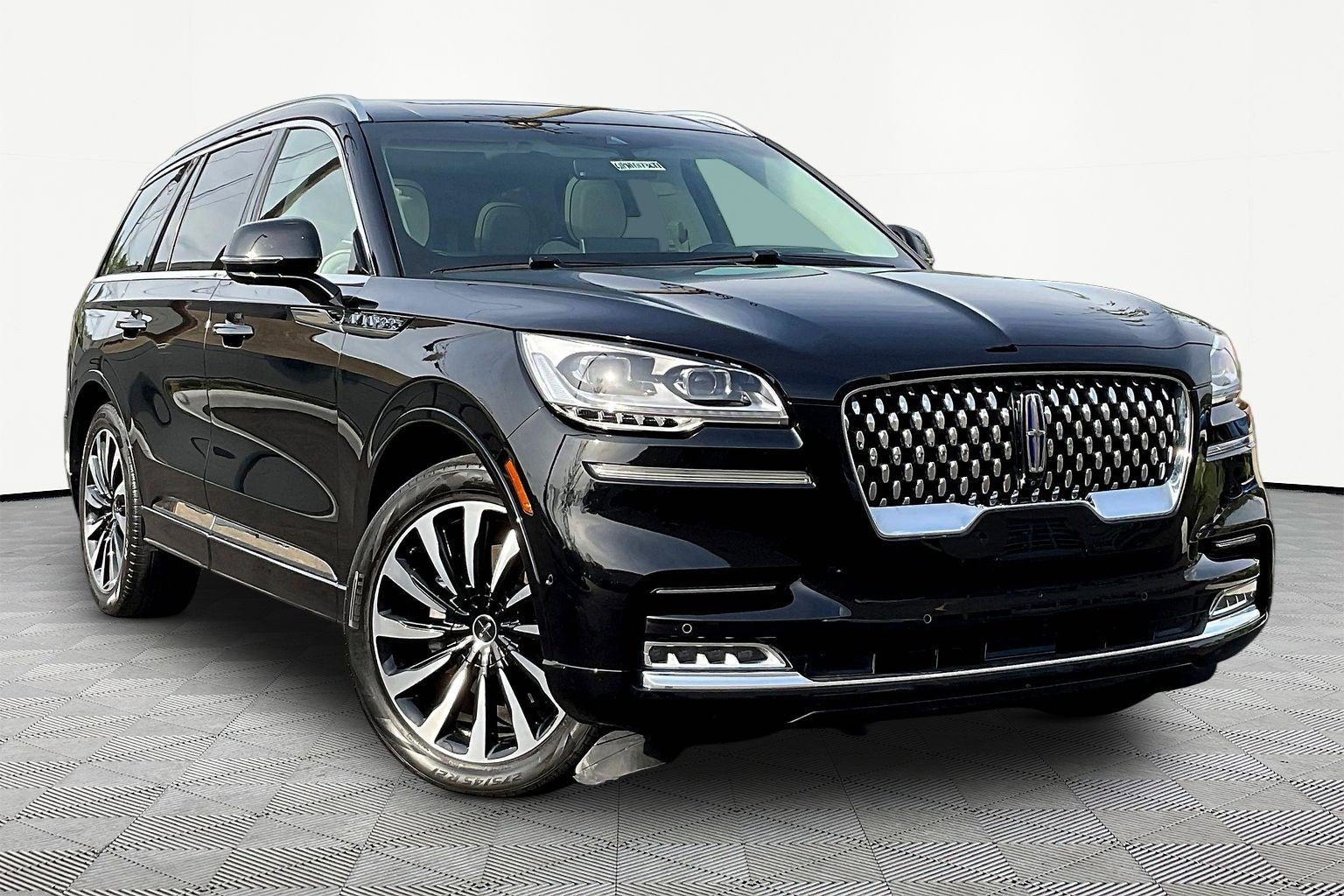 Used 2023 Lincoln Aviator Black Label Grand Touring AWD/4WD image 3