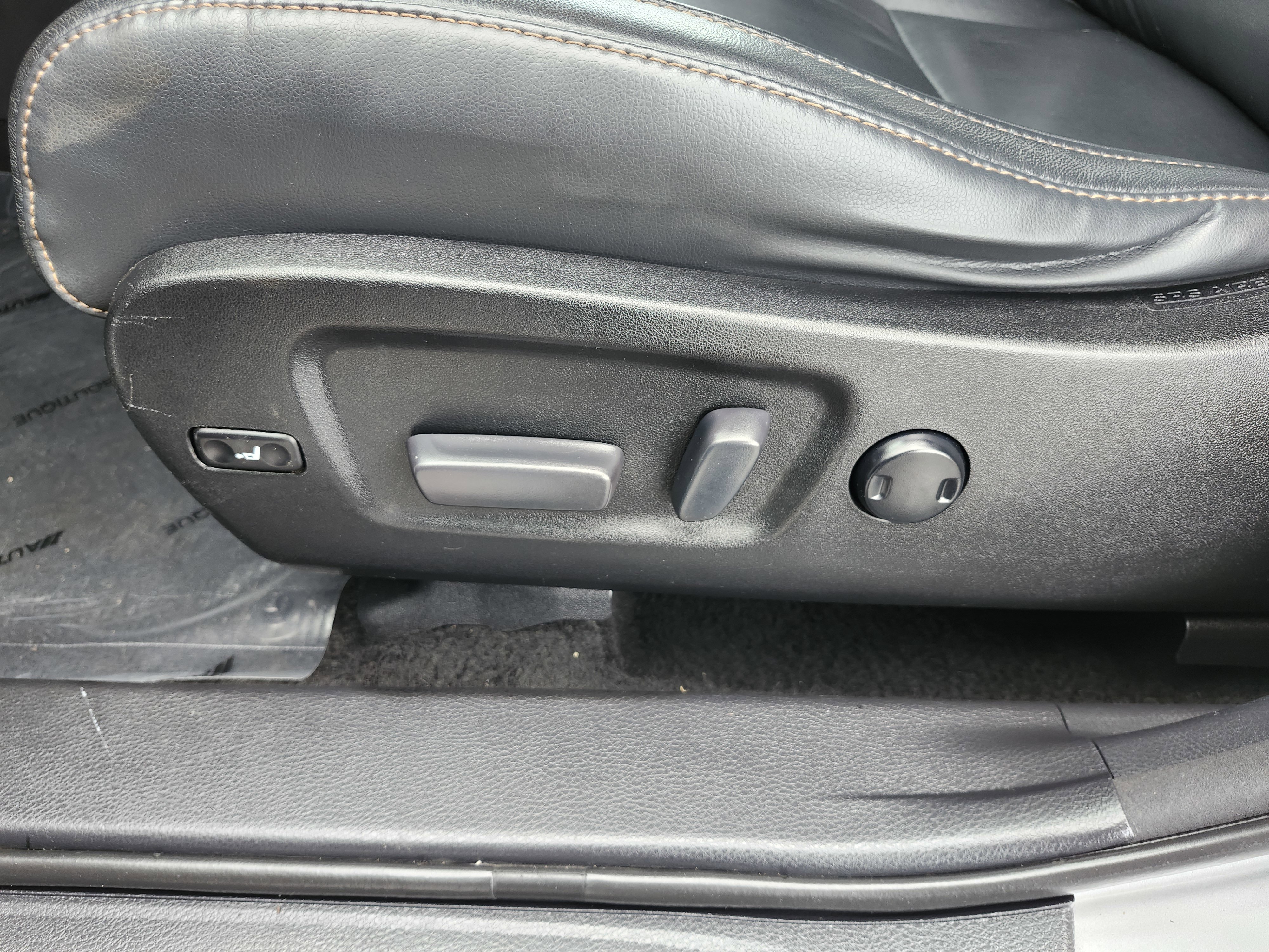 Used 2017 Toyota Highlander XLE image 29