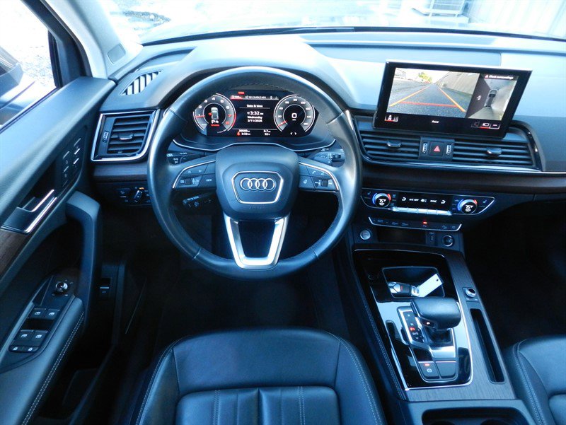 Used 2023 Audi Q5 2.0T Premium Plus w/ Premium Plus Package AWD/4WD image 2