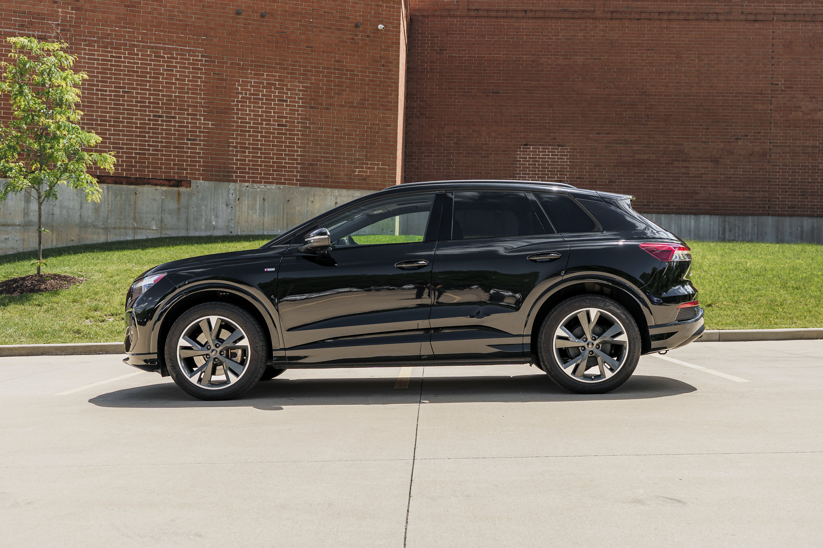 Used 2023 Audi Q4 e-tron Premium w/ Convenience Package AWD/4WD image 6