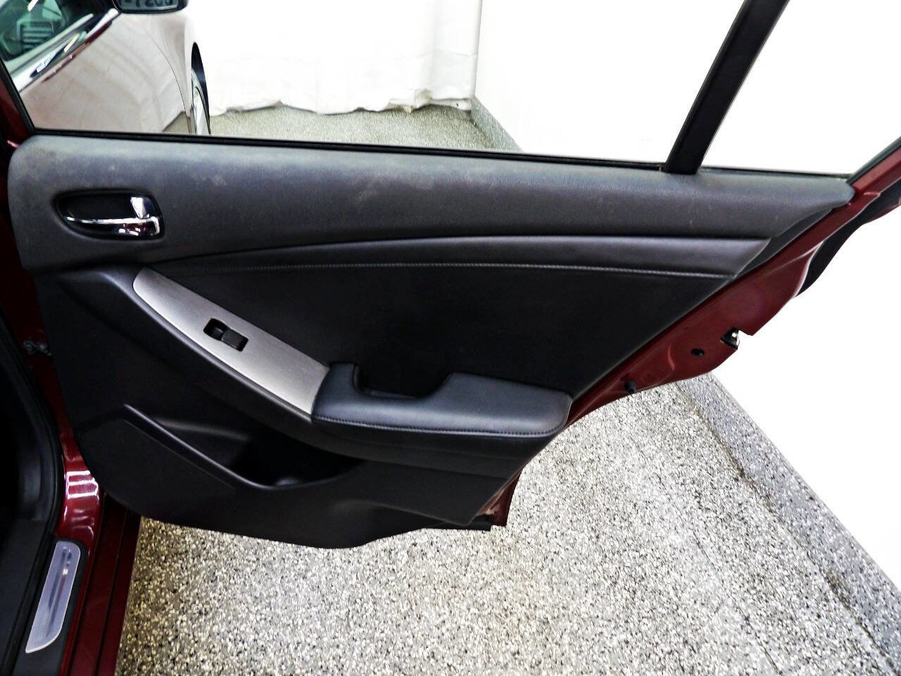 Used 2011 Nissan Altima 3.5 SR w/ 3.5SR Premium Pkg FWD image 12