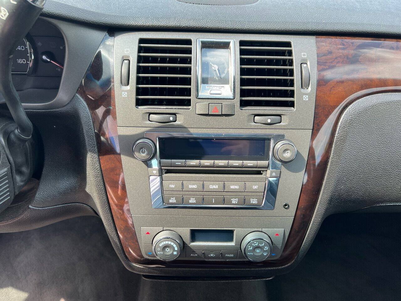 Used 2011 Cadillac DTS Luxury FWD image 14