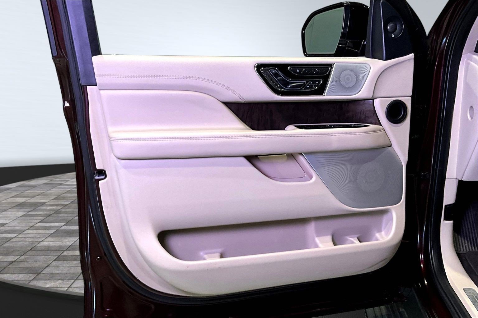 Used 2020 Lincoln Navigator Reserve w/ Luxury Package AWD/4WD image 19