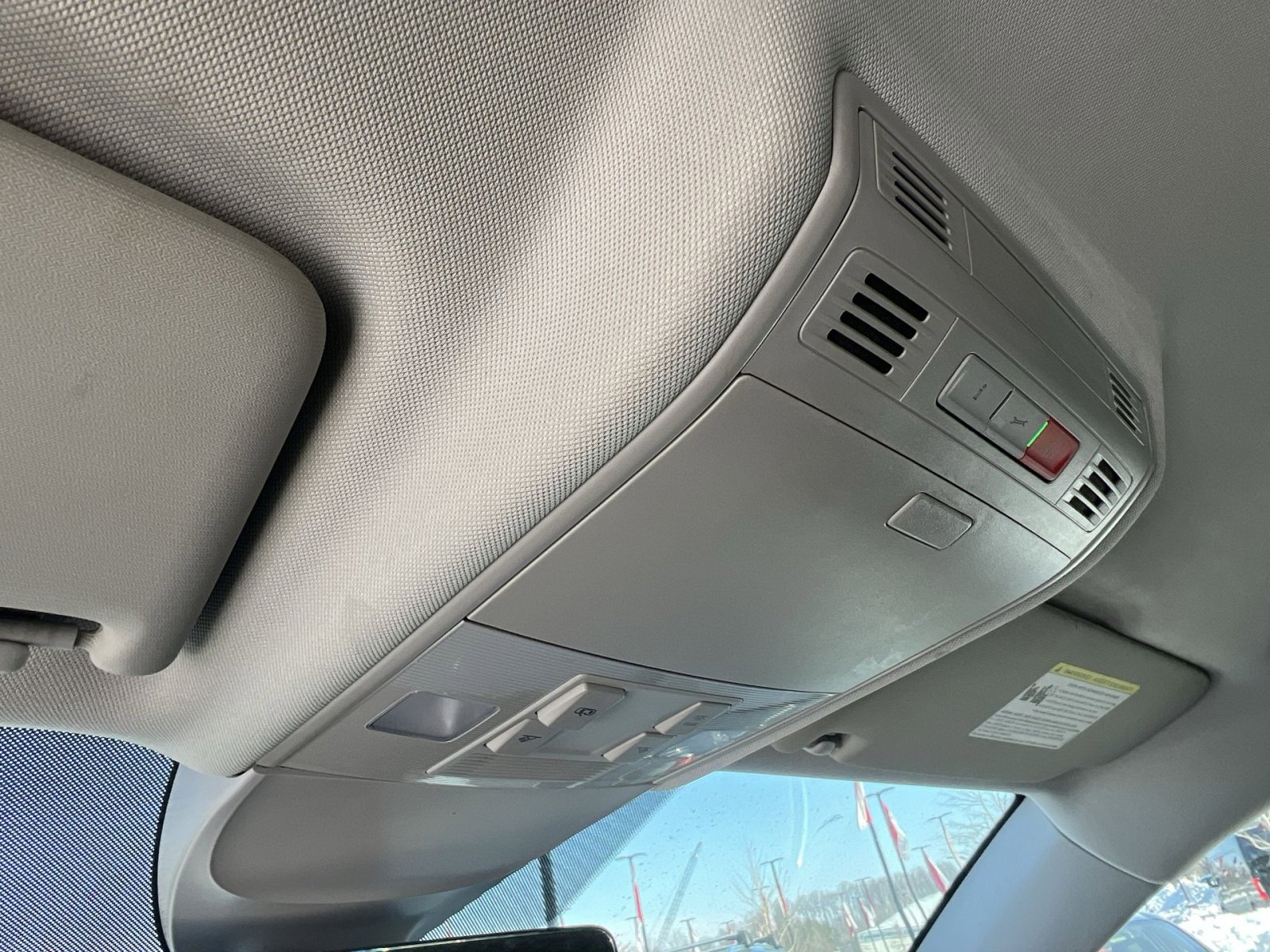 Used 2022 Volkswagen Taos SEL image 35