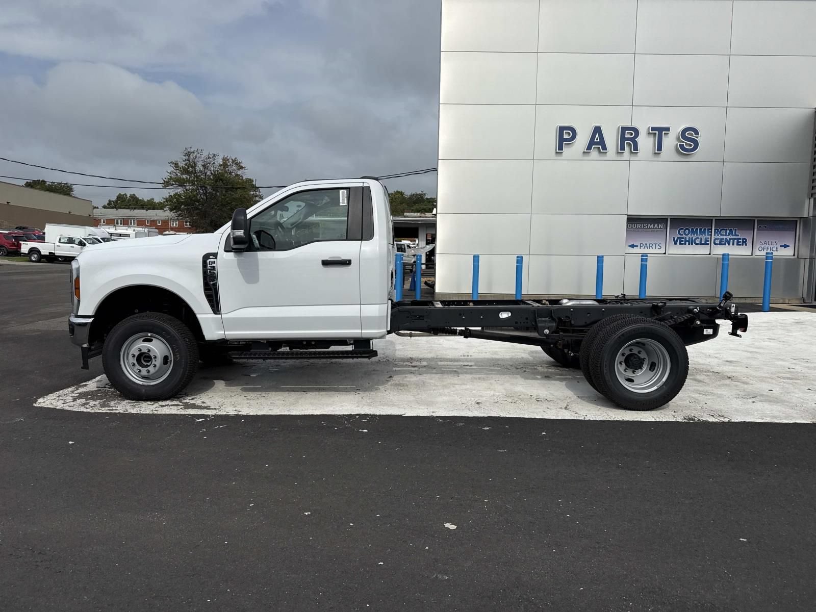 New 2026 Ford F350 XL w/ XL Chrome Package AWD/4WD image 6