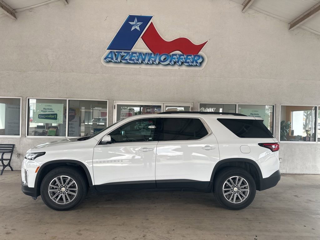 Used 2023 Chevrolet Traverse LT image 2