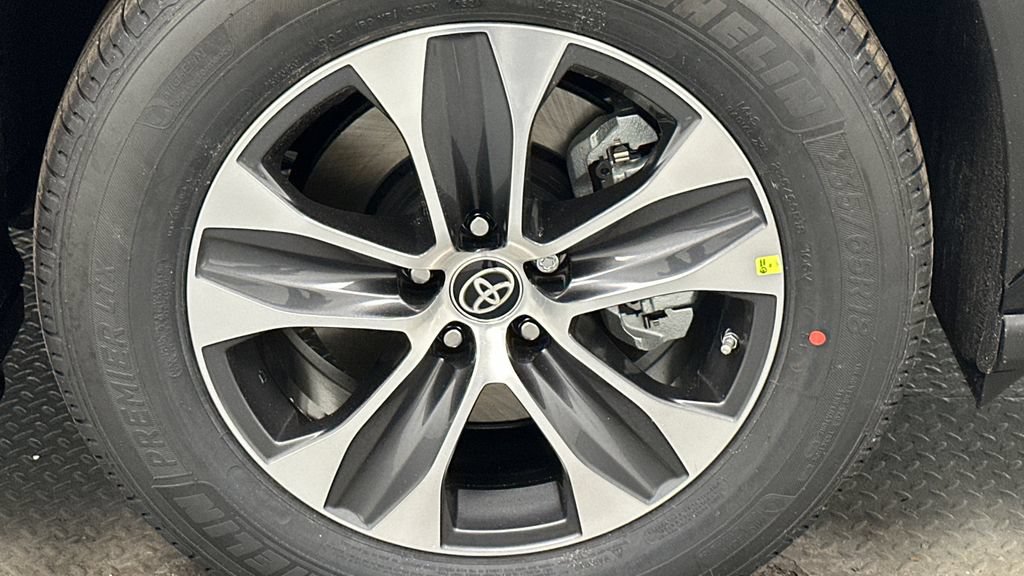 Certified 2024 Toyota Highlander XLE AWD/4WD image 21