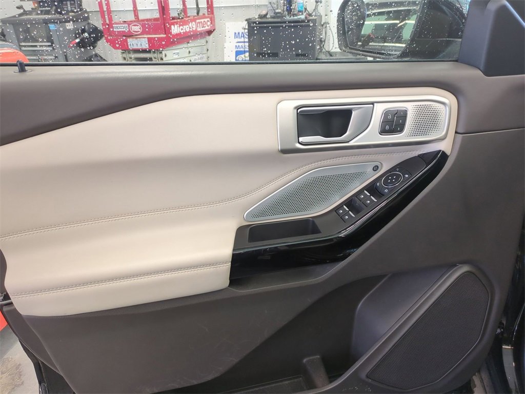 Used 2023 Ford Explorer Platinum w/ Technology Package image 10