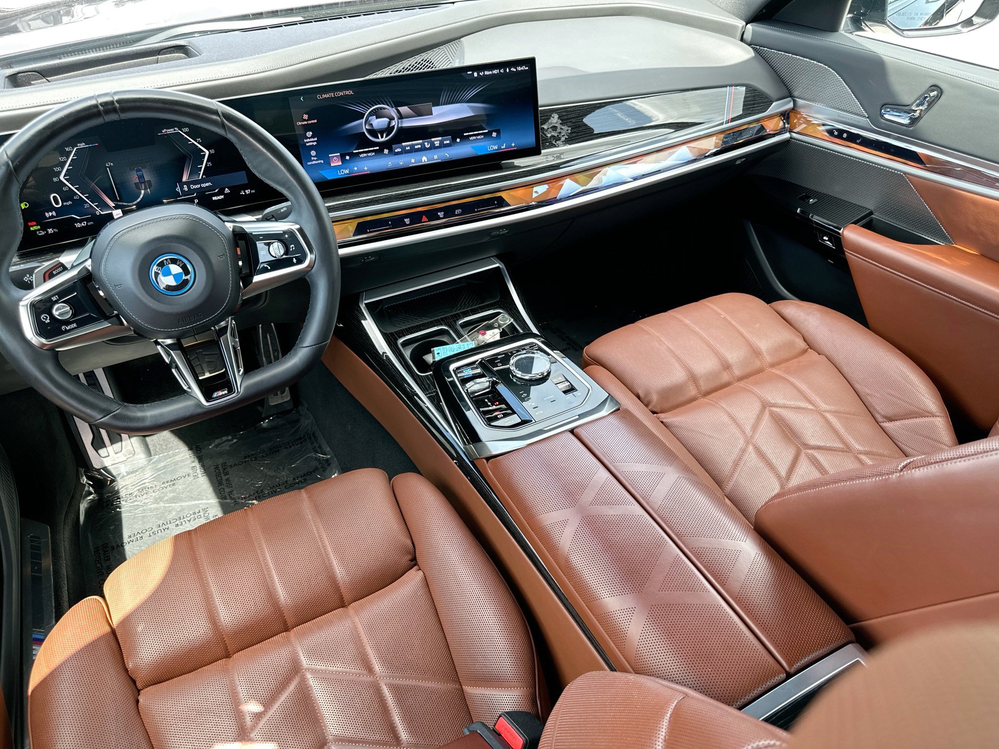 Used 2024 BMW i7 xDrive60 w/ Premium Package AWD/4WD image 24
