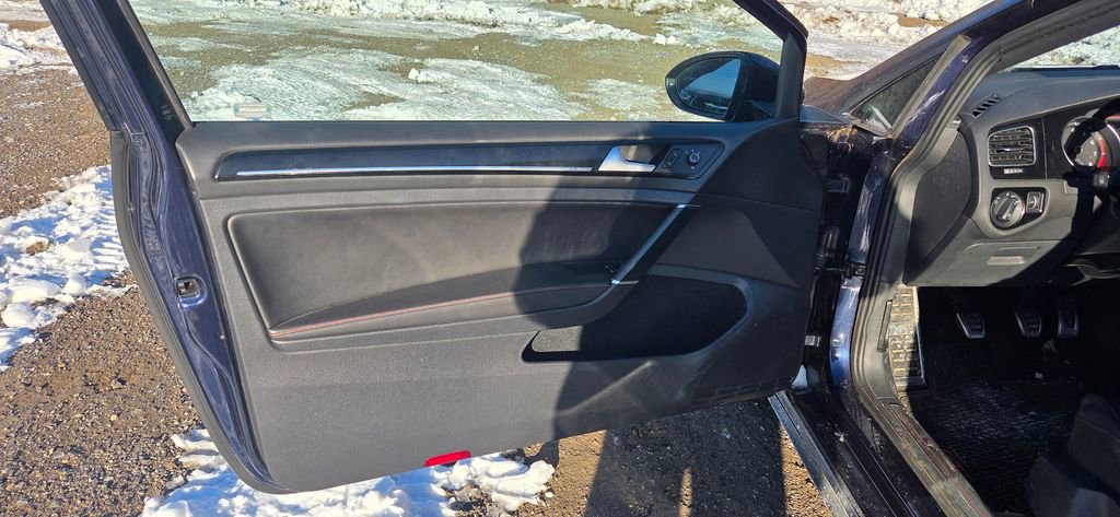 Used 2015 Volkswagen GTI SE image 18