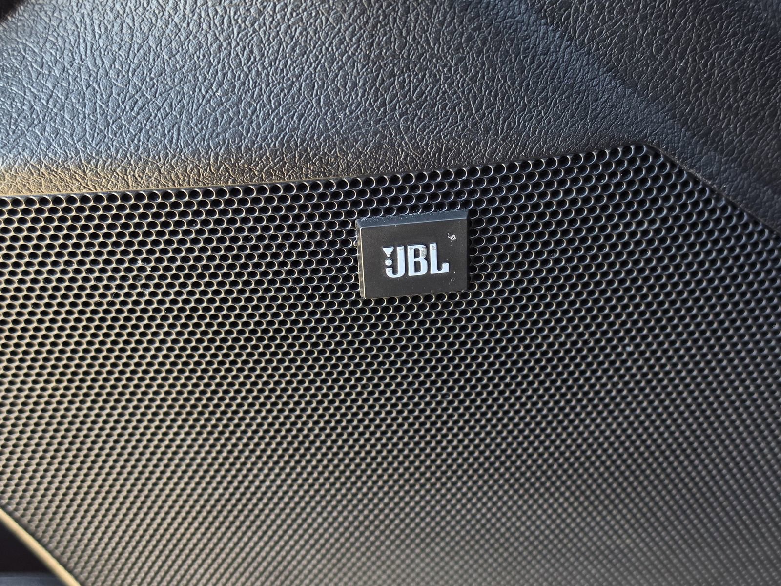 Used 2017 Toyota Avalon Limited image 17