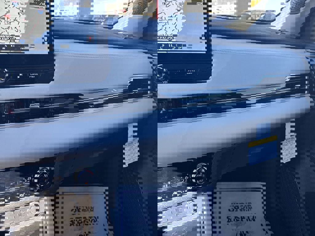 New 2025 Mitsubishi Outlander SE image 13