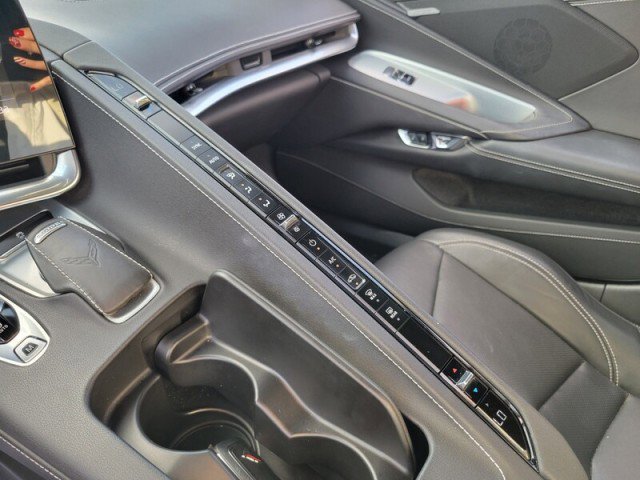 Used 2021 Chevrolet Corvette Stingray Convertible w/ Z51 Performance Package image 20