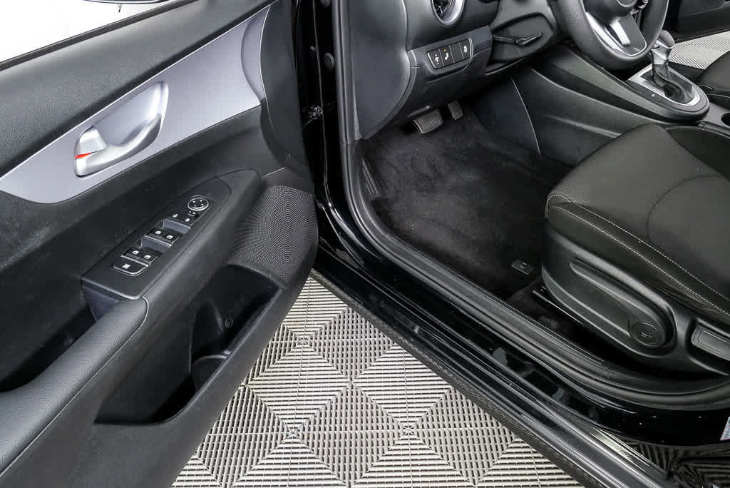 Used 2024 Kia Forte LXS w/ LXS Technology Package FWD image 7