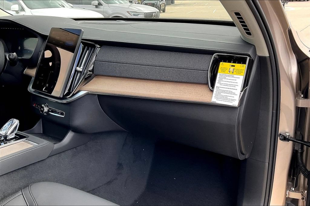 New 2026 Volvo XC90 B5 Plus w/ Protection Package Premier AWD/4WD image 10