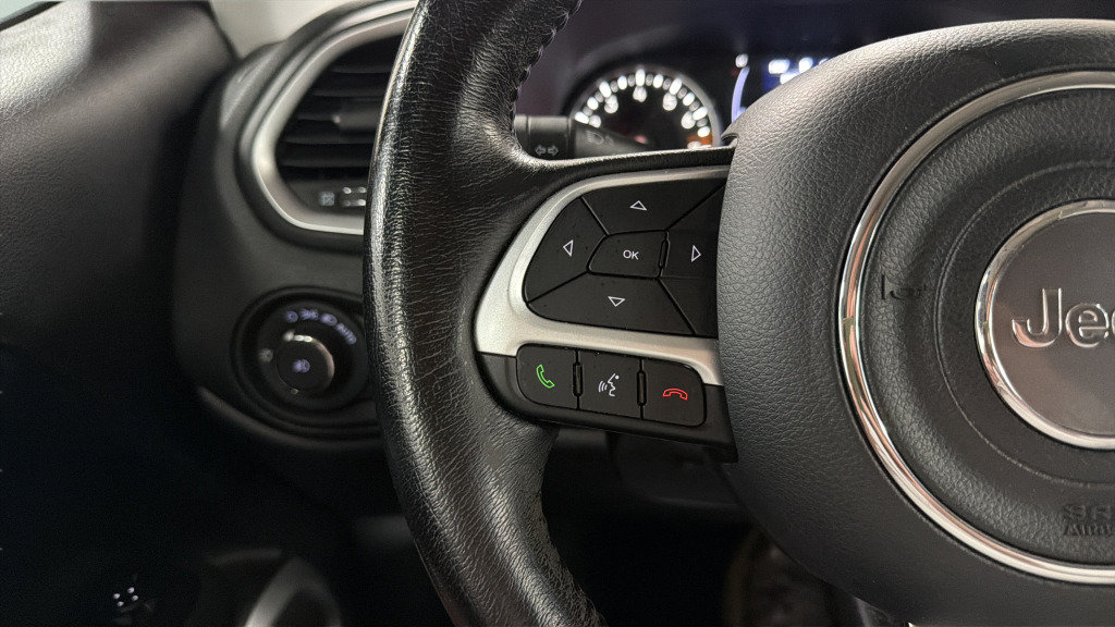 Used 2020 Jeep Renegade Latitude w/ Cold Weather Group FWD image 21