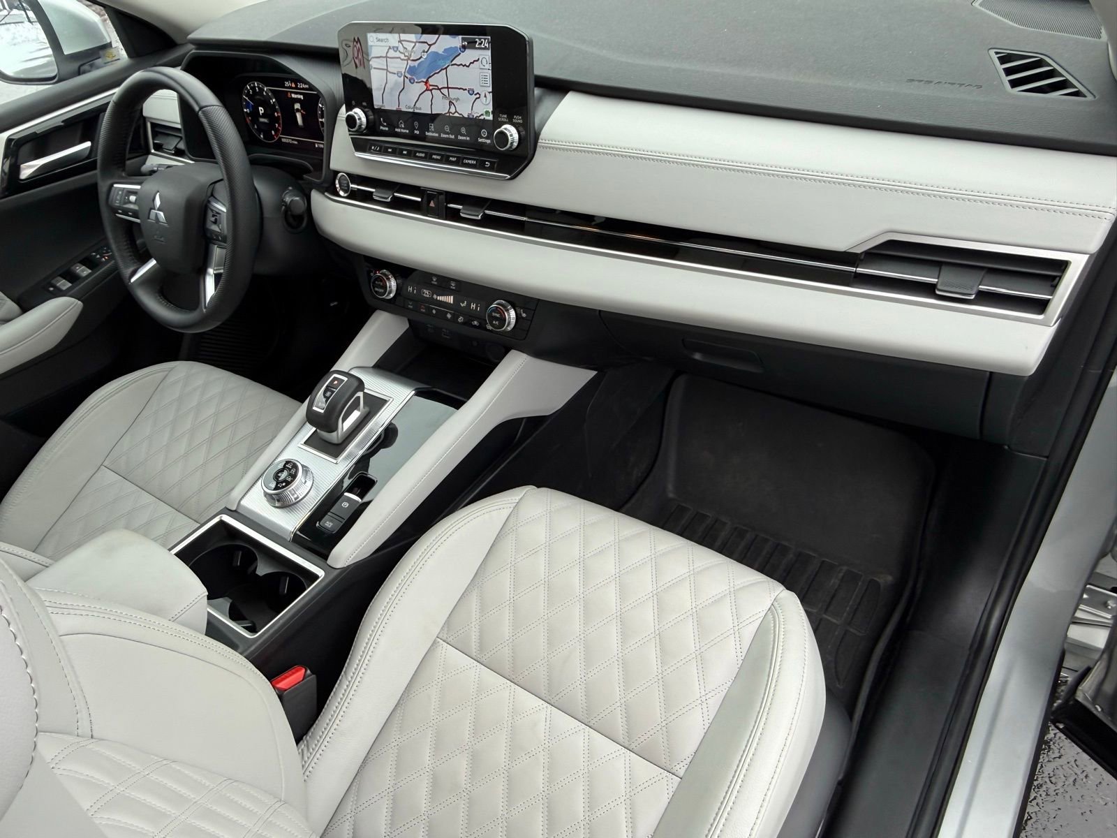 Used 2023 Mitsubishi Outlander SEL image 17