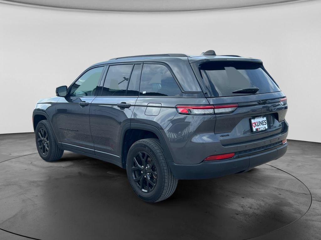 Used 2024 Jeep Grand Cherokee Altitude AWD/4WD image 8