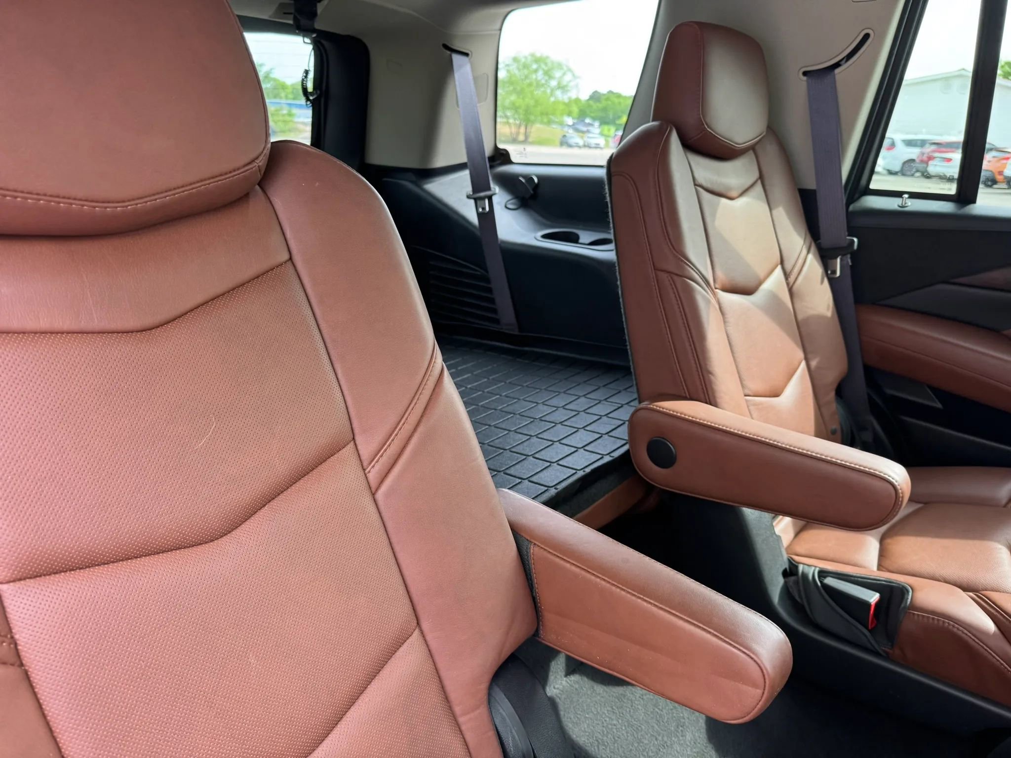 Used 2015 Cadillac Escalade Luxury image 26