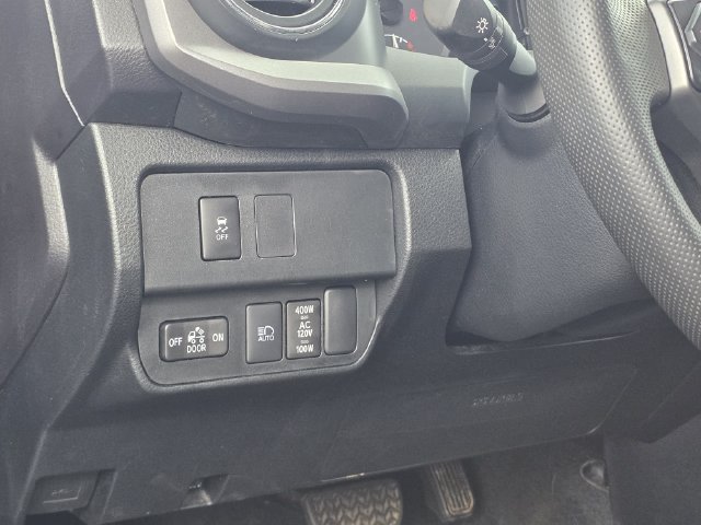 Used 2023 Toyota Tacoma TRD Off-Road w/ Technology Package AWD/4WD image 19