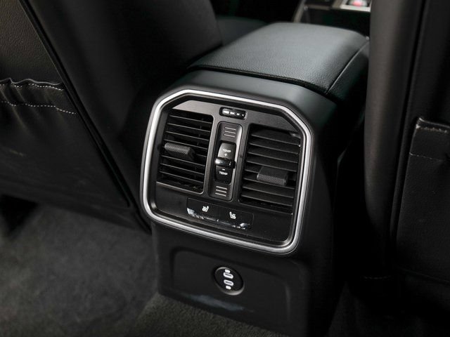 Certified 2026 Porsche Macan AWD/4WD image 25